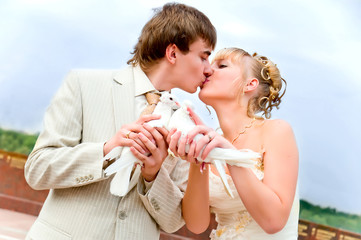 bride and groom with doves