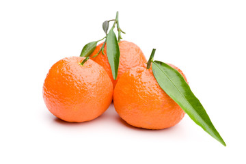 3 Mandarinen mit Grünzeug