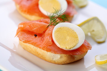 Smoked salmon on bagel with fresh black pepper.