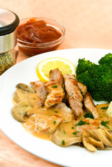 Filet-Geschnetzeltes mit Pilz-Rahmsoße