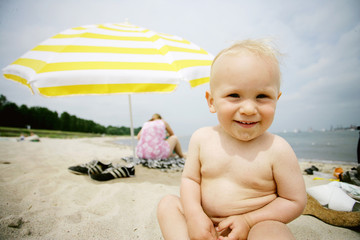 Kleinkind am Strand
