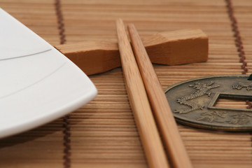 Comida oriental, detalle de vajilla china