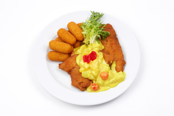 Kotelett mit Kroketten und Kartoffelsalat