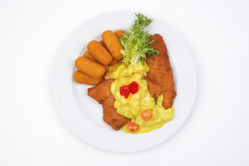 Kotelett mit Kroketten und Kartoffelsalat