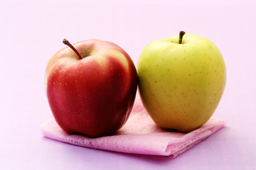 red and green apple