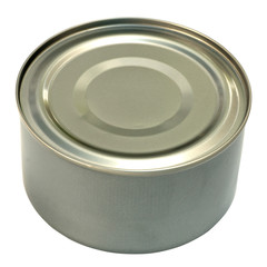 boîte de conserves en aluminium sur fond blanc