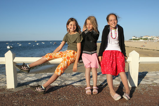 Trois enfants en vacances