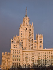 Fototapeta na wymiar Moskwa duży dom mieszkanie