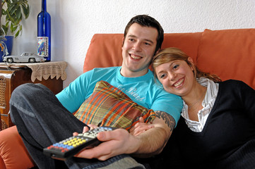 Paar beim Fernsehen