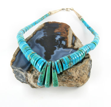 Turquoise neckless on agate