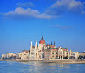 Obraz premium Hungarian Parliament standing by river in Budapest, Hungary