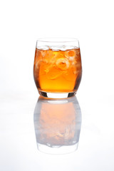 glas mit flüssigkeit