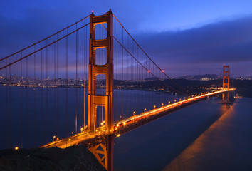 Fototapeta na wymiar Golden Gate Bridge Sunset Pink Skies Evening with Lights of San