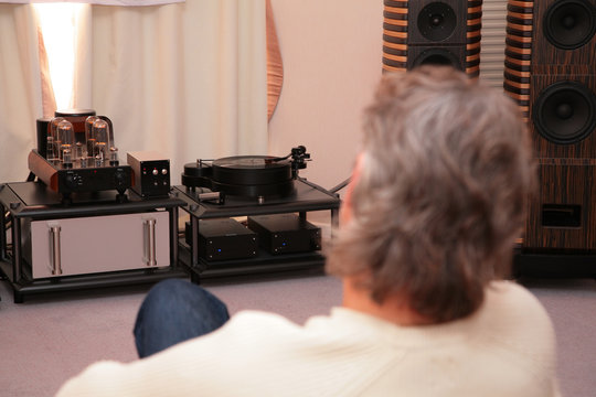Man listens music from turntable