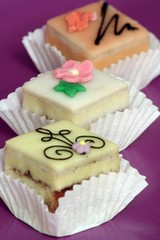 3 Petit Four