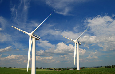 Zwei Windkrafträder