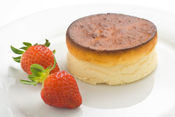 cheesecake with fresh strawberries and blackberry jam