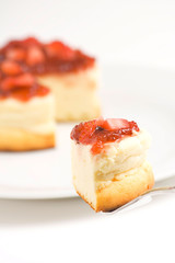 cheesecake with fresh strawberries and blackberry jam