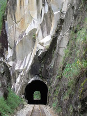 トンネル