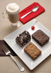 Brownies de chocolate con café capuccino