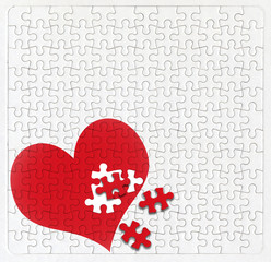 CUORE A PEZZI QUASI RICOMPOSTO