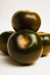 tomates marrones de ensalada en grupo