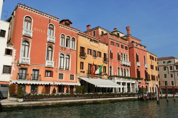 Fototapeta na wymiar Pałac na Canal Grande w Wenecji