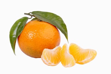 mandarine détourée sur fond blanc