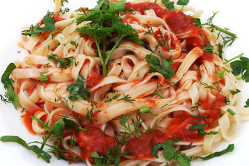 Spaghetti serve on plate with tomato