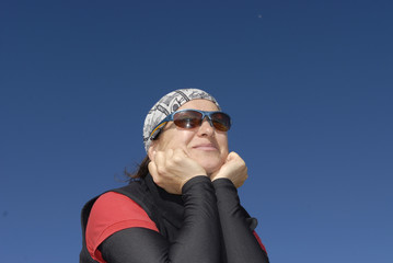 glückliche entspannte wanderer