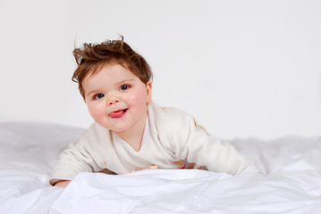 bébé espiègle..