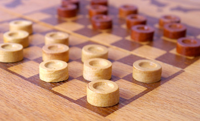 Game checkers from tree. Angular foreshortening