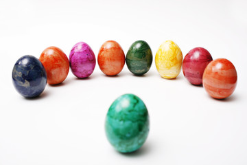 Fototapeta na wymiar Wielkanoc, jaja wielkanocne z zewnątrz lub lidera