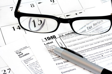 Naklejka na ściany i meble Formularz zwrotu podatku dochodowego, kalendarz, okulary