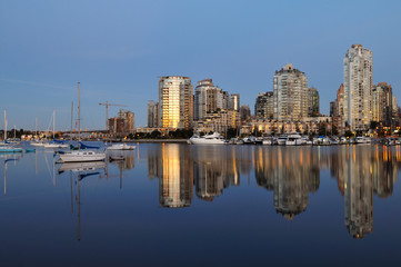Obraz premium Vancouver false creek residential buildings