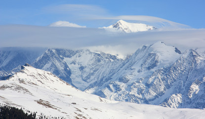 Fototapeta na wymiar Mont Blanc w chmurach