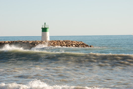 phare jetee et ecume