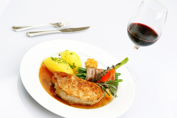 steak mit kartoffel und gemüse