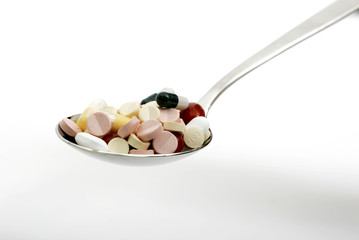 Fototapeta premium Tabletten auf Löffel 2