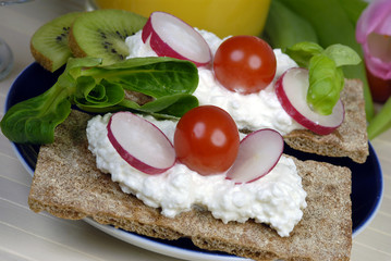 Knäckebrot mit Frischkäse