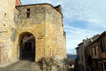 Vieille porte à Cordes Sur Ciel