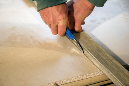 Gipskarton schneiden