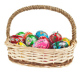 Fototapeta na wymiar Wielkanocny koszyk z kolorowych jaj