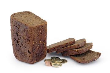 Rye bread in slices and coins.