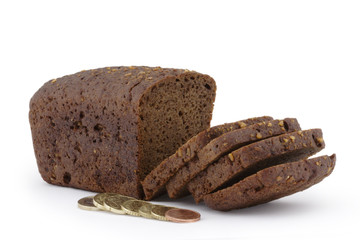 Rye bread in slices and coins.