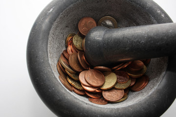 Mörser mit Inhalt Geld