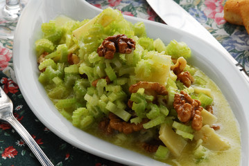 Sedano noci e parmigiano - Ricetta della toscana