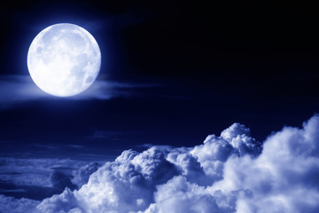 Naklejka na ściany i meble Księżyc nad chmurami