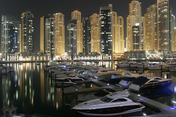 Naklejka premium dubai marina by night