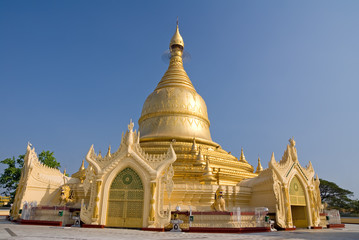 Fototapeta na wymiar Maha Wizara pagoda